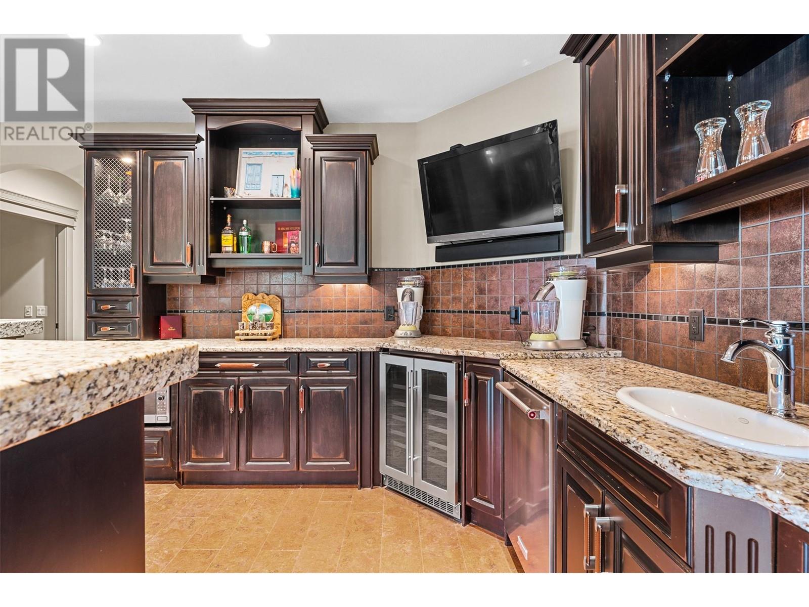 660 Almandine Court, Kelowna, British Columbia  V1W 4Z5 - Photo 44 - 10347767