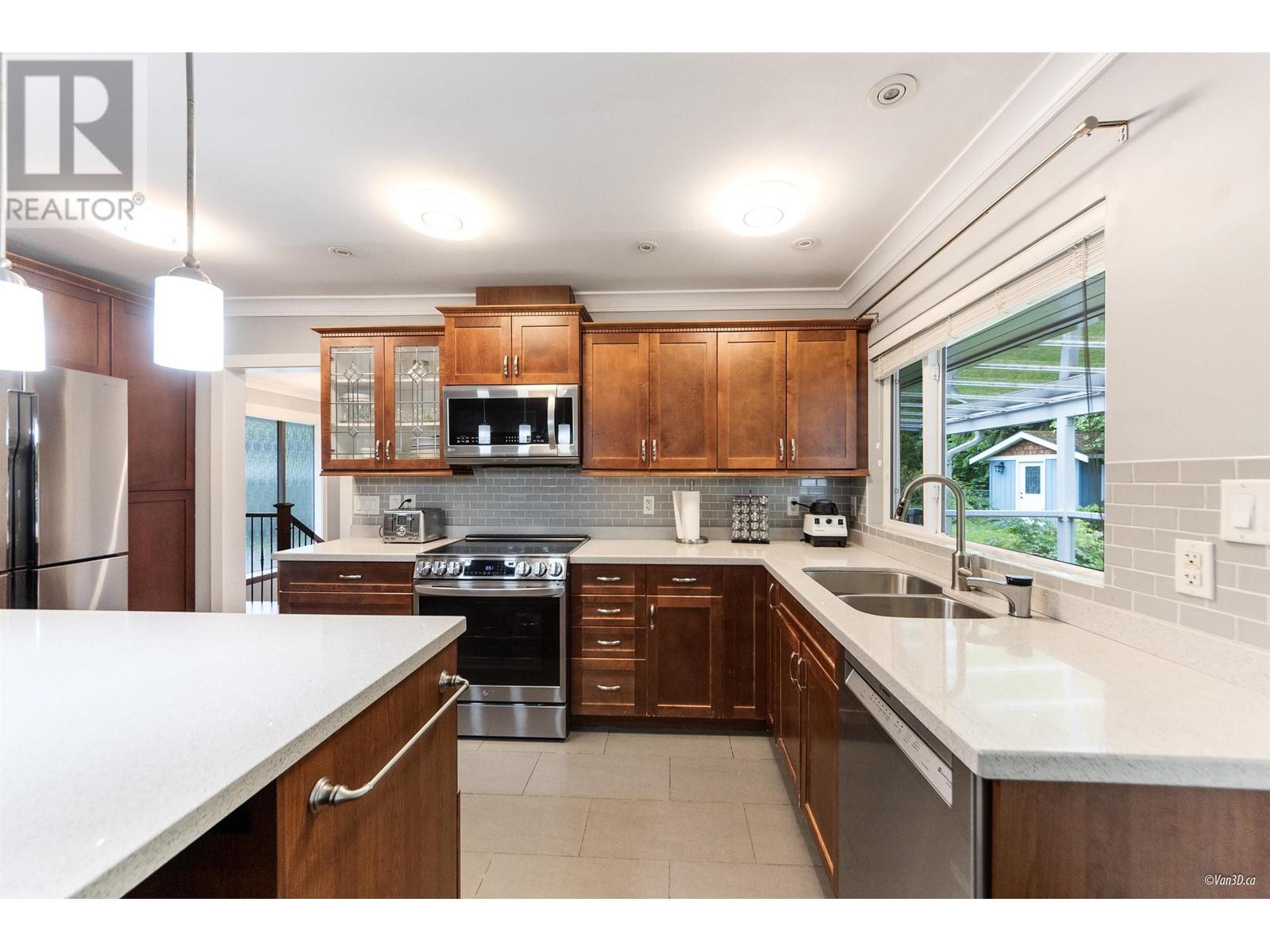 944 Poirier Street, Coquitlam, British Columbia  V3J 6C4 - Photo 10 - R3002963