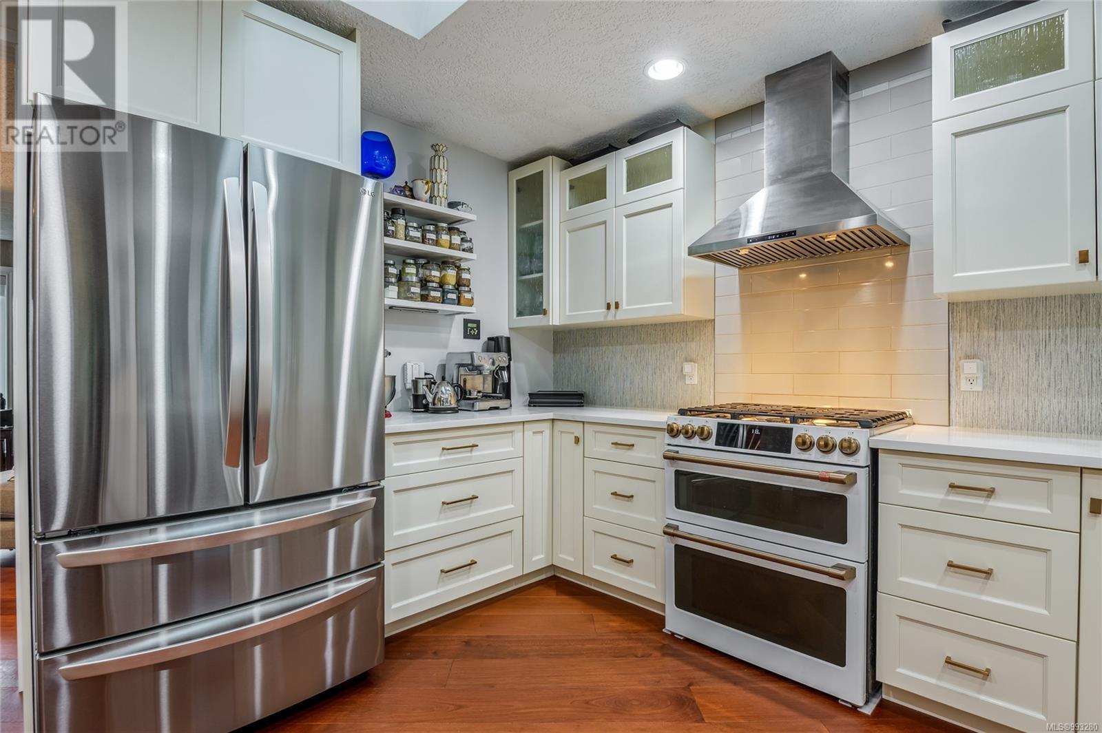 Property at 115 Engles Rd image 5