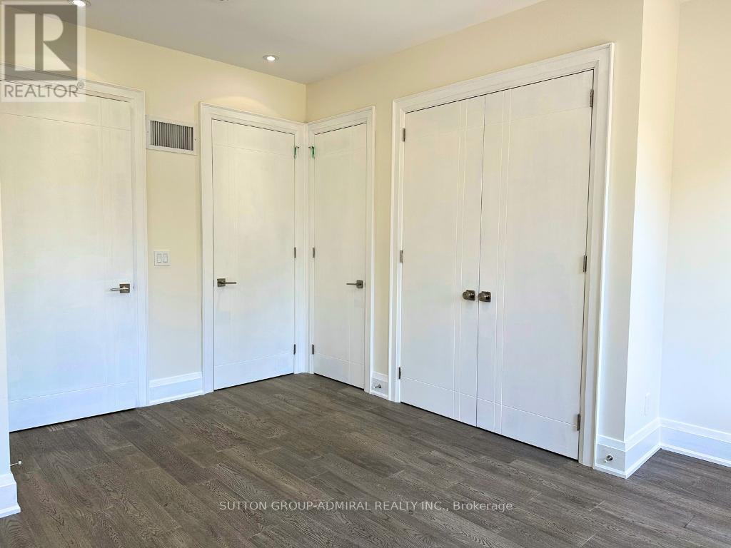 Upper - 266 Lawrence Avenue E, Toronto, Ontario  M4N 1T4 - Photo 16 - C12148933