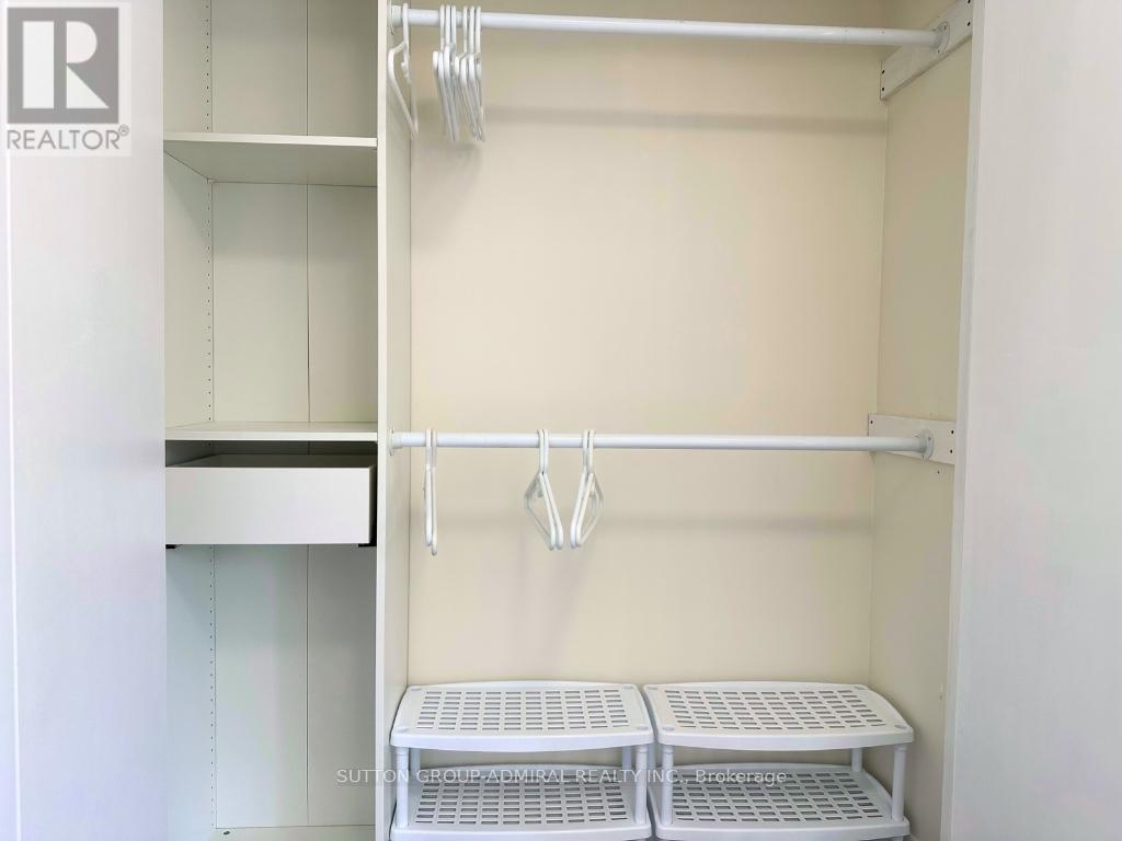 Upper - 266 Lawrence Avenue E, Toronto, Ontario  M4N 1T4 - Photo 17 - C12148933