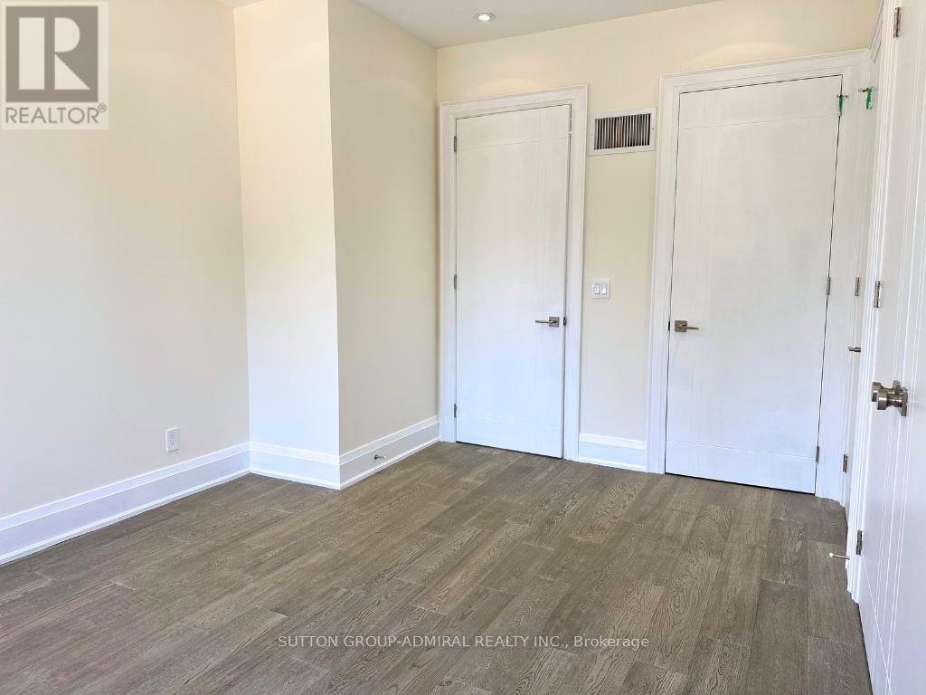 Upper - 266 Lawrence Avenue E, Toronto, Ontario  M4N 1T4 - Photo 18 - C12148933