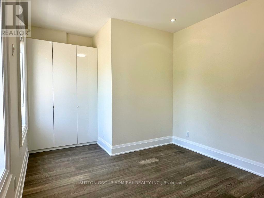 Upper - 266 Lawrence Avenue E, Toronto, Ontario  M4N 1T4 - Photo 21 - C12148933