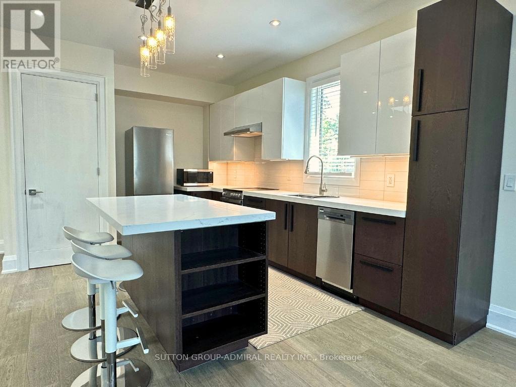 Upper - 266 Lawrence Avenue E, Toronto, Ontario  M4N 1T4 - Photo 4 - C12148933