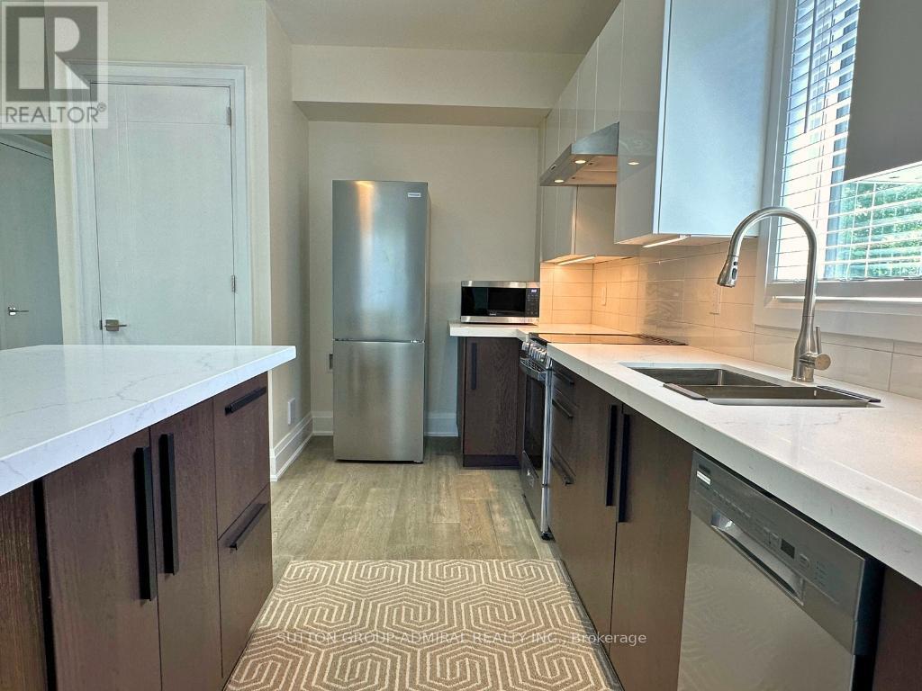 Upper - 266 Lawrence Avenue E, Toronto, Ontario  M4N 1T4 - Photo 5 - C12148933