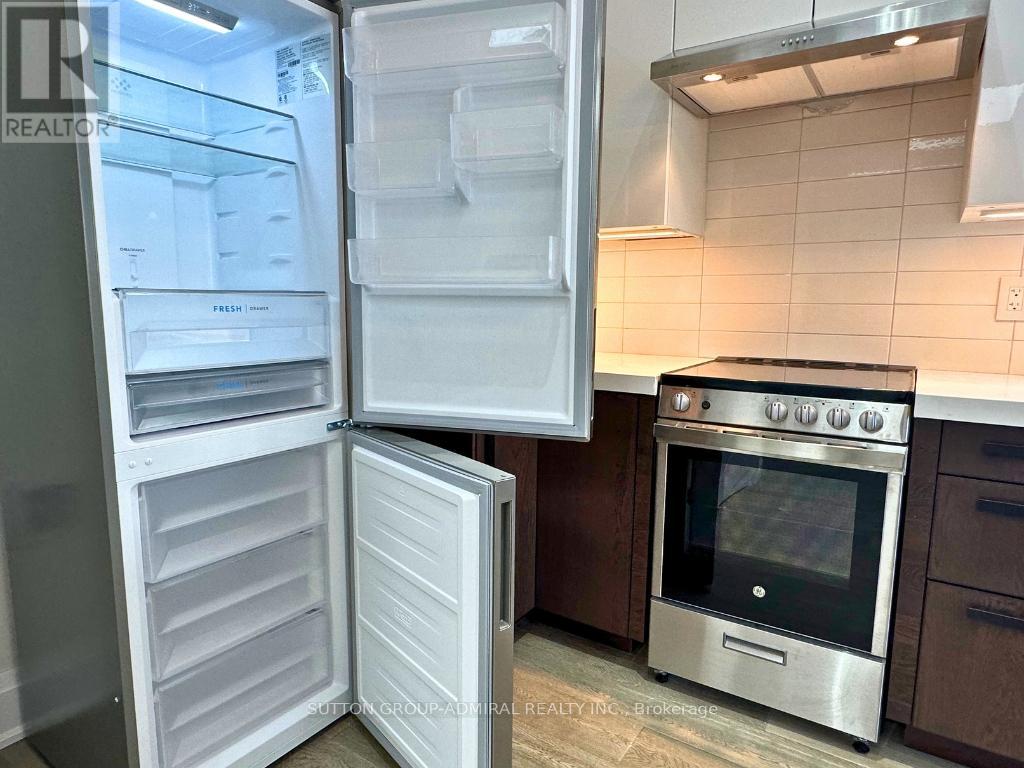 Upper - 266 Lawrence Avenue E, Toronto, Ontario  M4N 1T4 - Photo 6 - C12148933