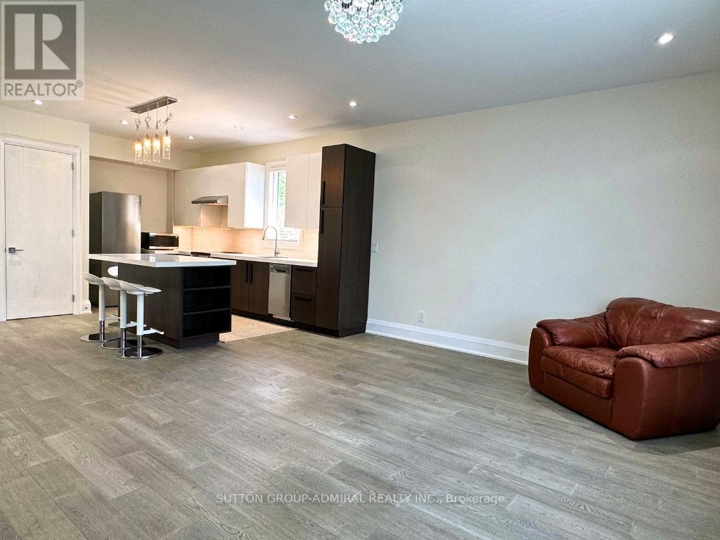 Upper - 266 Lawrence Avenue E, Toronto, Ontario  M4N 1T4 - Photo 9 - C12148933