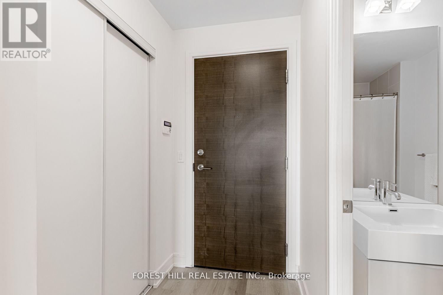 Lph13 - 35 Brian Peck Crescent, Toronto, Ontario  M4G 0A5 - Photo 3 - C12148949