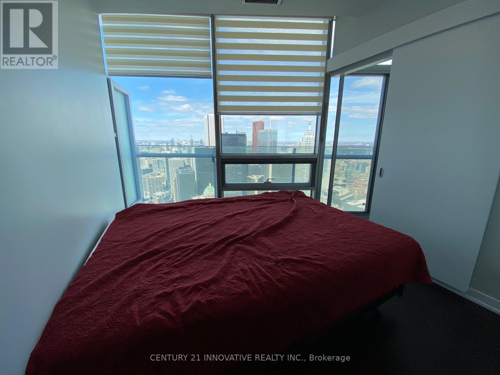 6711 - 14 York Street, Toronto, Ontario  M5J 0B1 - Photo 2 - C12148953