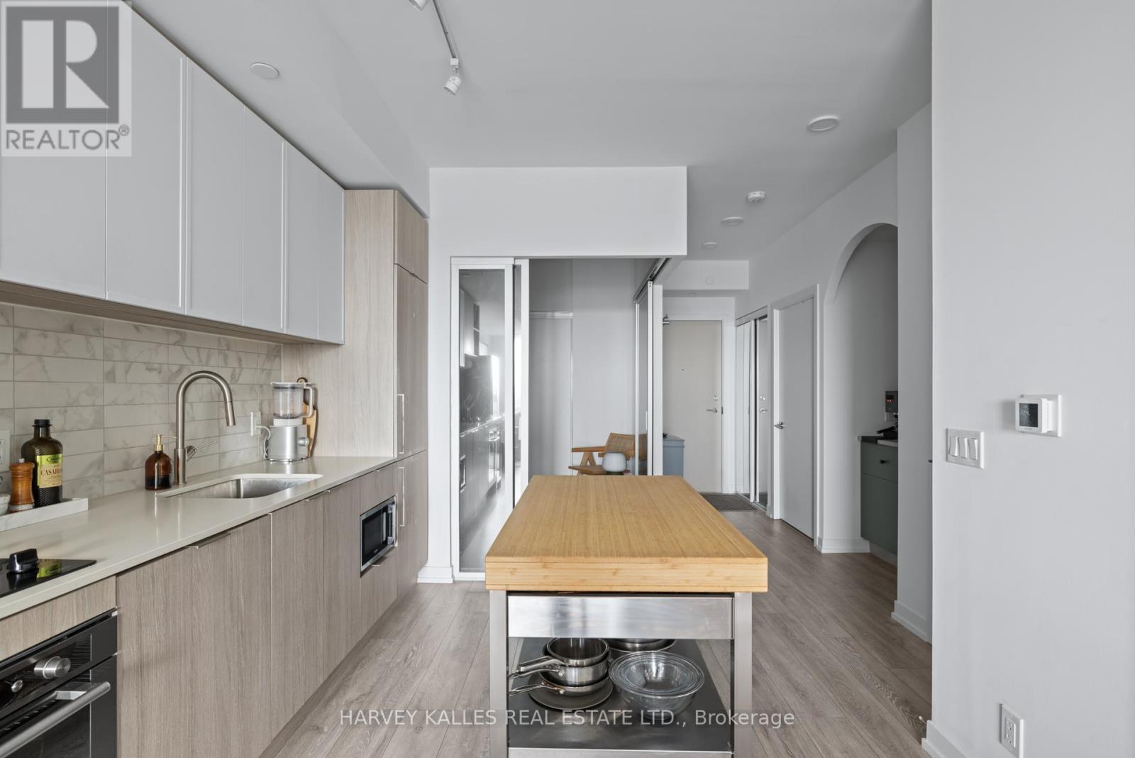 1602 - 2020 Bathurst Street, Toronto, Ontario  M5P 0A6 - Photo 6 - C12148991