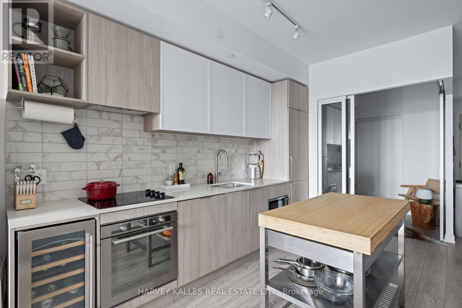 1602 - 2020 Bathurst Street, Toronto, Ontario  M5P 0A6 - Photo 7 - C12148991