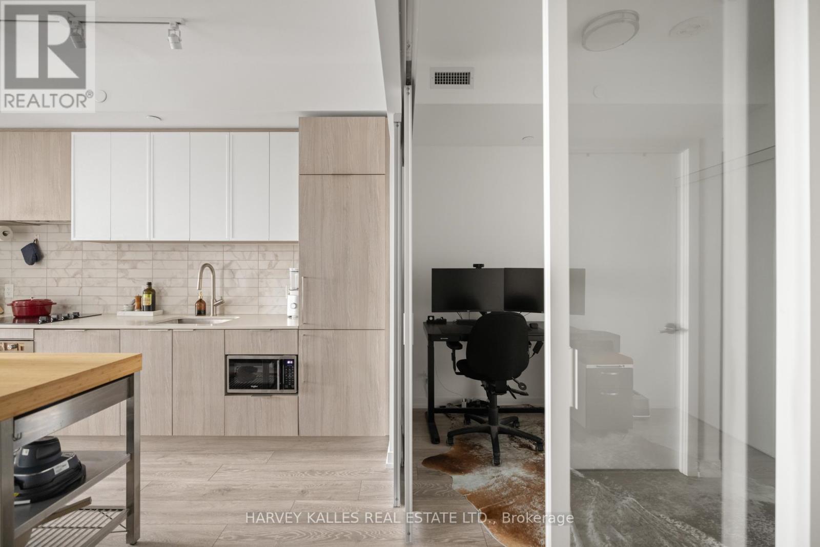 1602 - 2020 Bathurst Street, Toronto, Ontario  M5P 0A6 - Photo 8 - C12148991