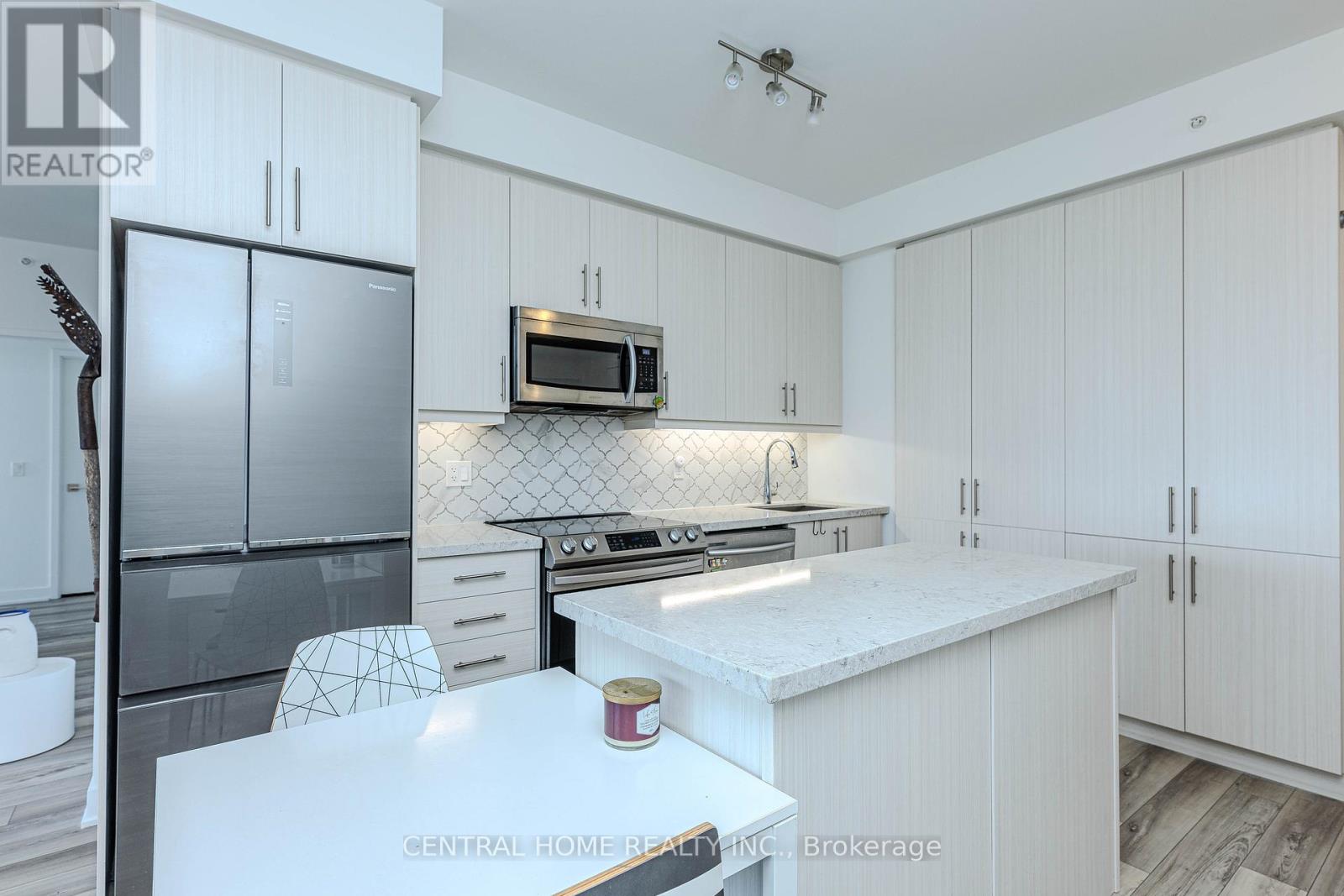 1405 - 75 Oneida Crescent, Richmond Hill, Ontario  L4B 0H3 - Photo 13 - N12145404