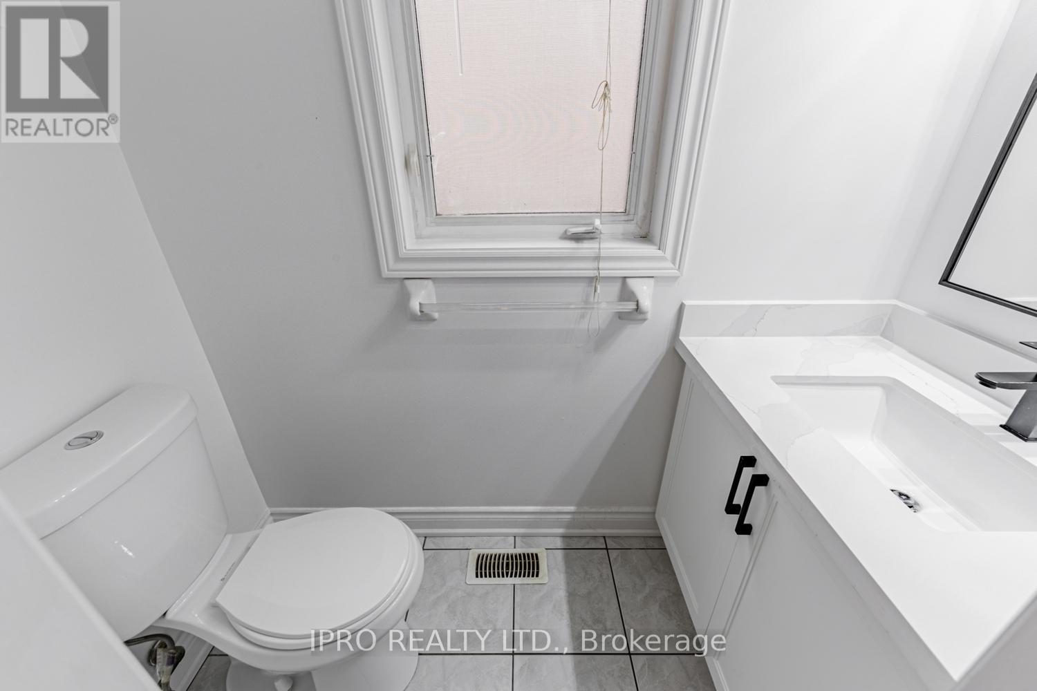 124 Casabel Drive, Vaughan, Ontario  L6A 3L8 - Photo 5 - N12148977