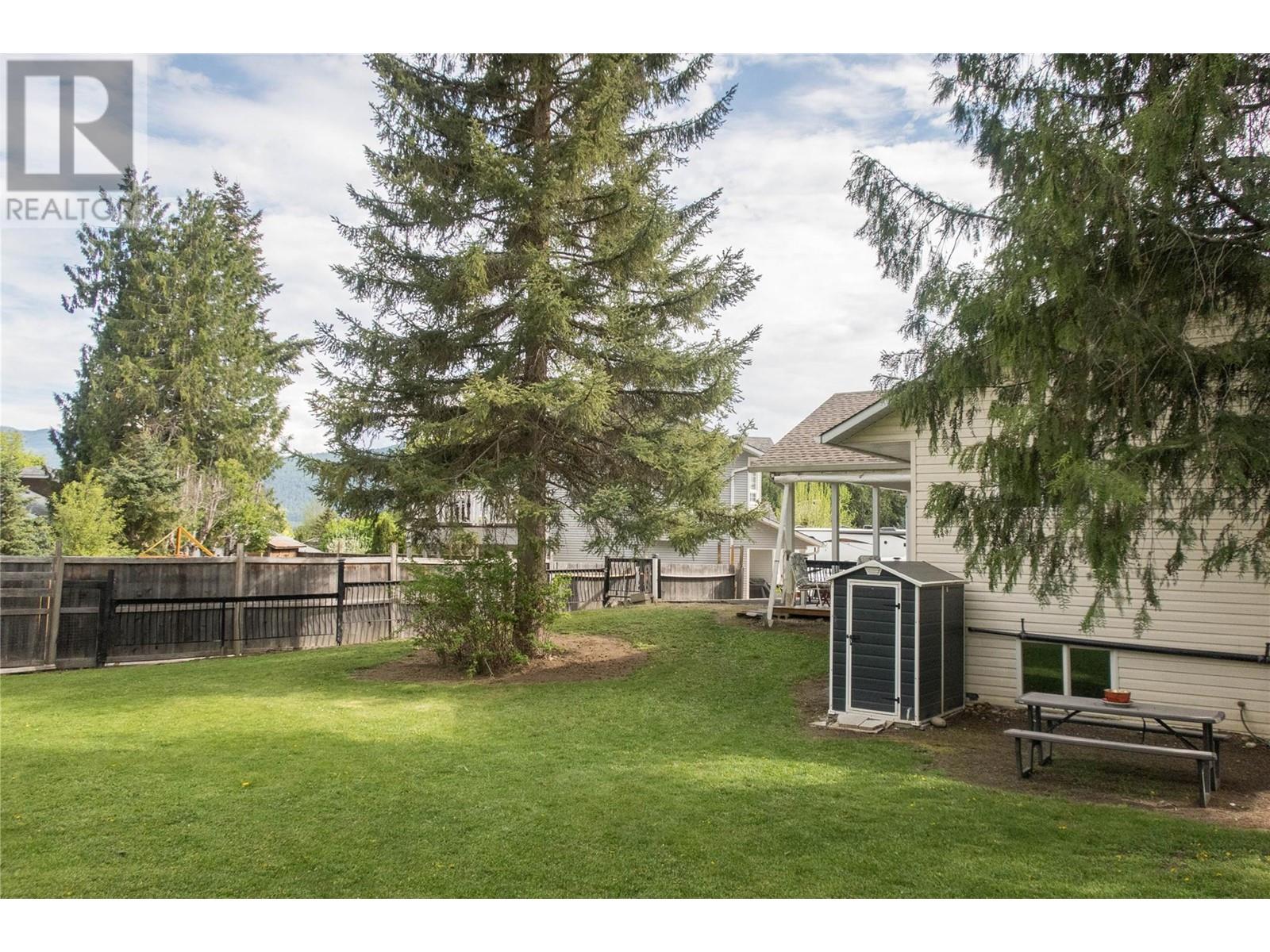 Property at 2467 Spruce Avenue image 3