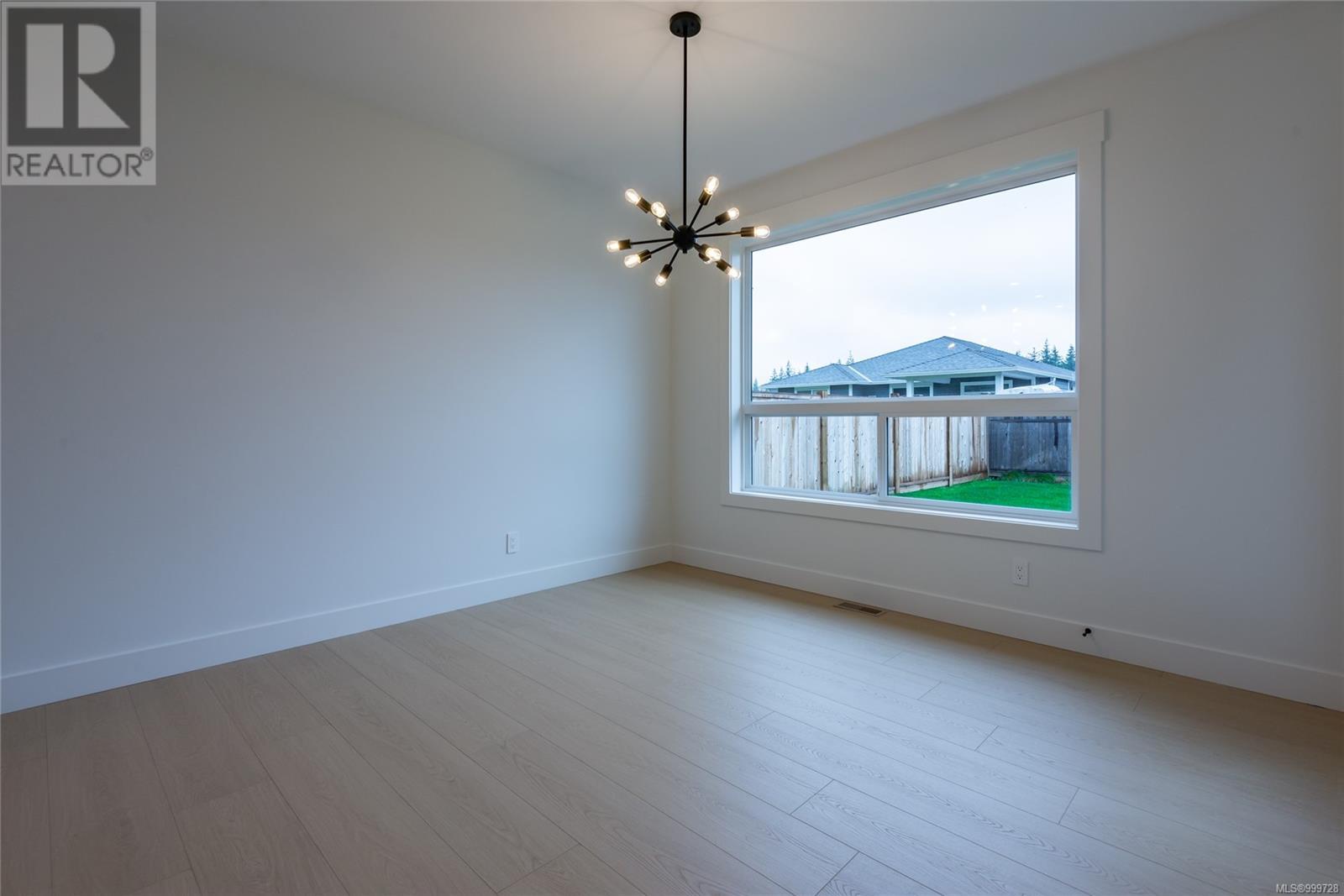 Property at 748 Beaver Creek Blvd image 4