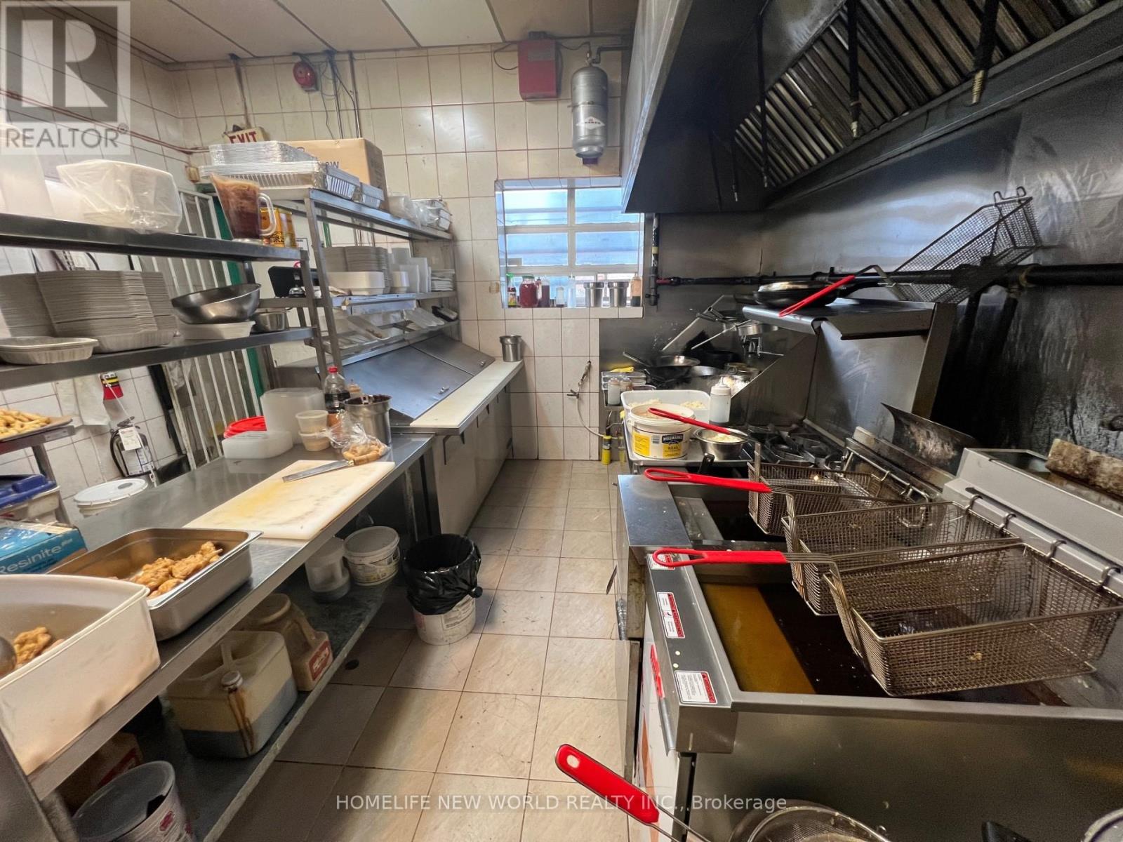 Gnd+bmt - 1662 Eglinton Avenue W, Toronto (Briar Hill-Belgravia), Ontario  M6E 2H2 - Photo 12 - W12146192