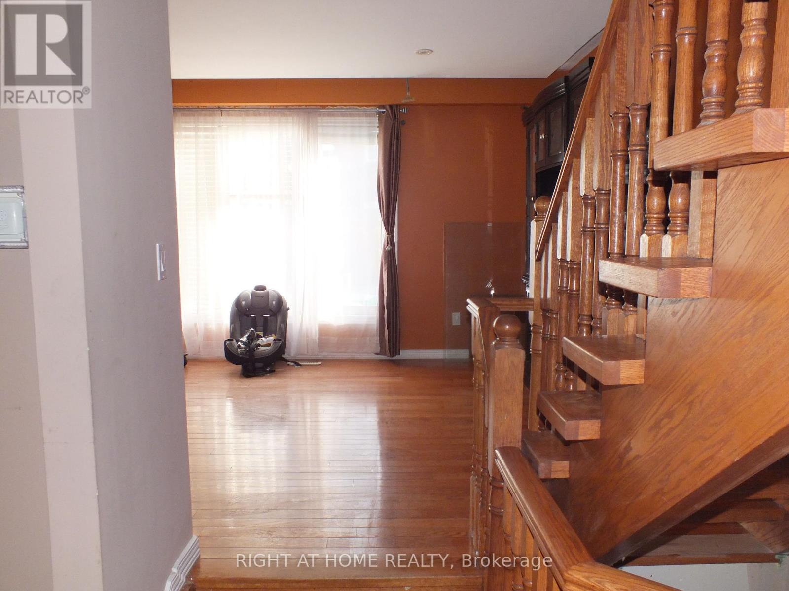 522 Cavell Drive, Mississauga, Ontario  L5B 2N9 - Photo 10 - W12148979