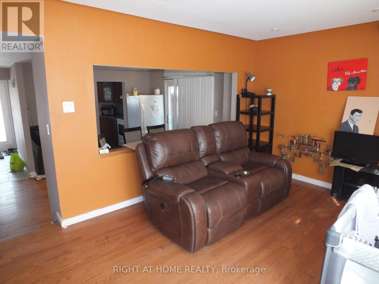 522 Cavell Drive, Mississauga, Ontario  L5B 2N9 - Photo 12 - W12148979