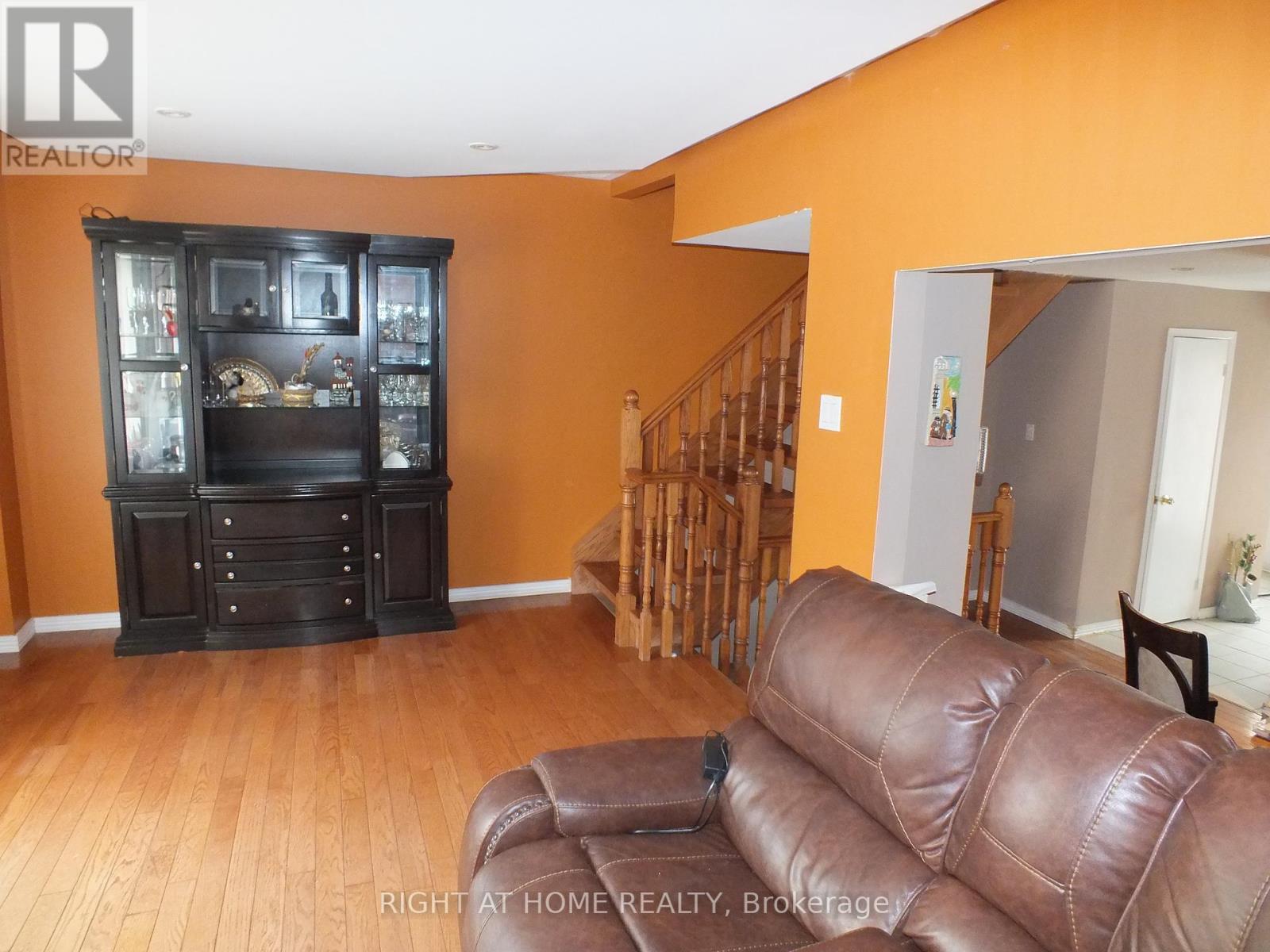 522 Cavell Drive, Mississauga, Ontario  L5B 2N9 - Photo 13 - W12148979