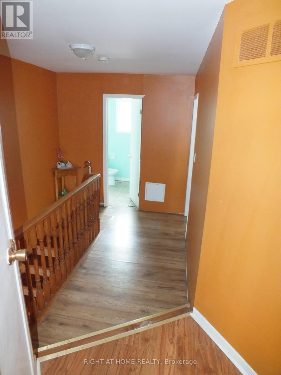 522 Cavell Drive, Mississauga, Ontario  L5B 2N9 - Photo 14 - W12148979