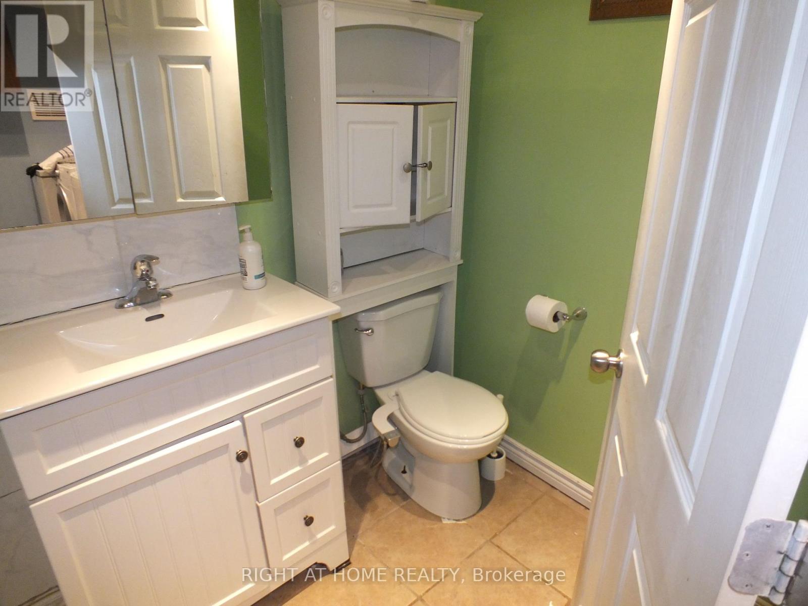522 Cavell Drive, Mississauga, Ontario  L5B 2N9 - Photo 15 - W12148979