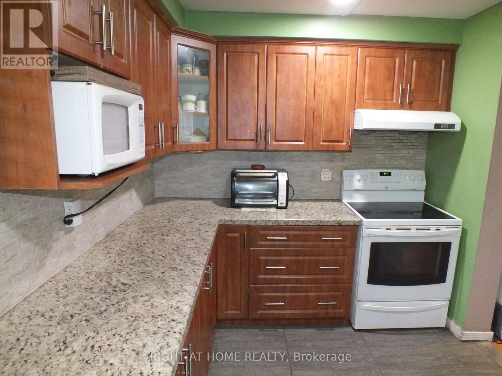 522 Cavell Drive, Mississauga, Ontario  L5B 2N9 - Photo 7 - W12148979