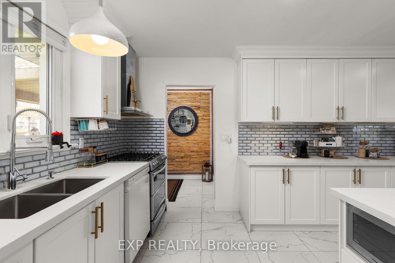 1626 Park Royale Boulevard, Mississauga, Ontario  L5E 2Z8 - Photo 11 - W12148984