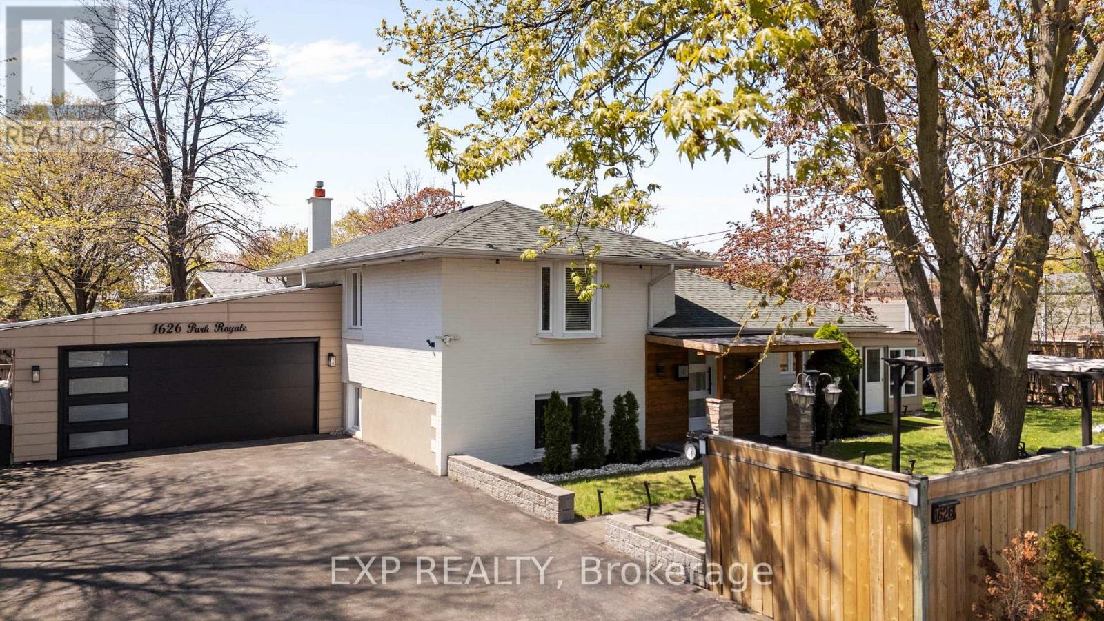 1626 Park Royale Boulevard, Mississauga, Ontario  L5E 2Z8 - Photo 2 - W12148984