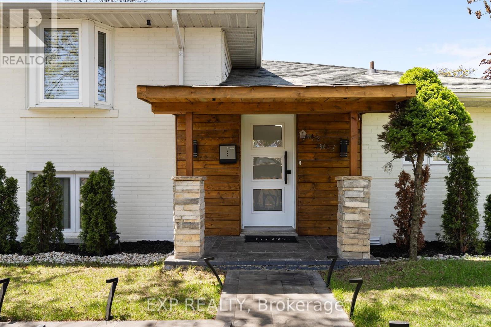 1626 Park Royale Boulevard, Mississauga, Ontario  L5E 2Z8 - Photo 4 - W12148984