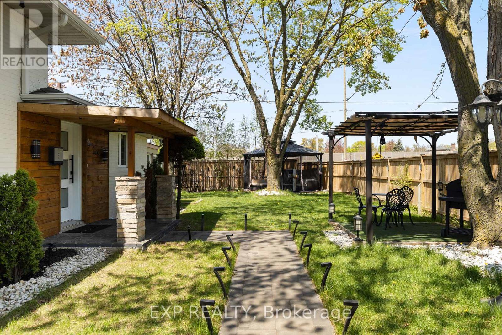 1626 Park Royale Boulevard, Mississauga, Ontario  L5E 2Z8 - Photo 5 - W12148984