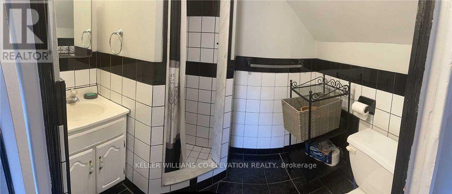 3rd Fl - 41 Northcliffe Boulevard, Toronto, Ontario  M6H 3G9 - Photo 15 - W12148985