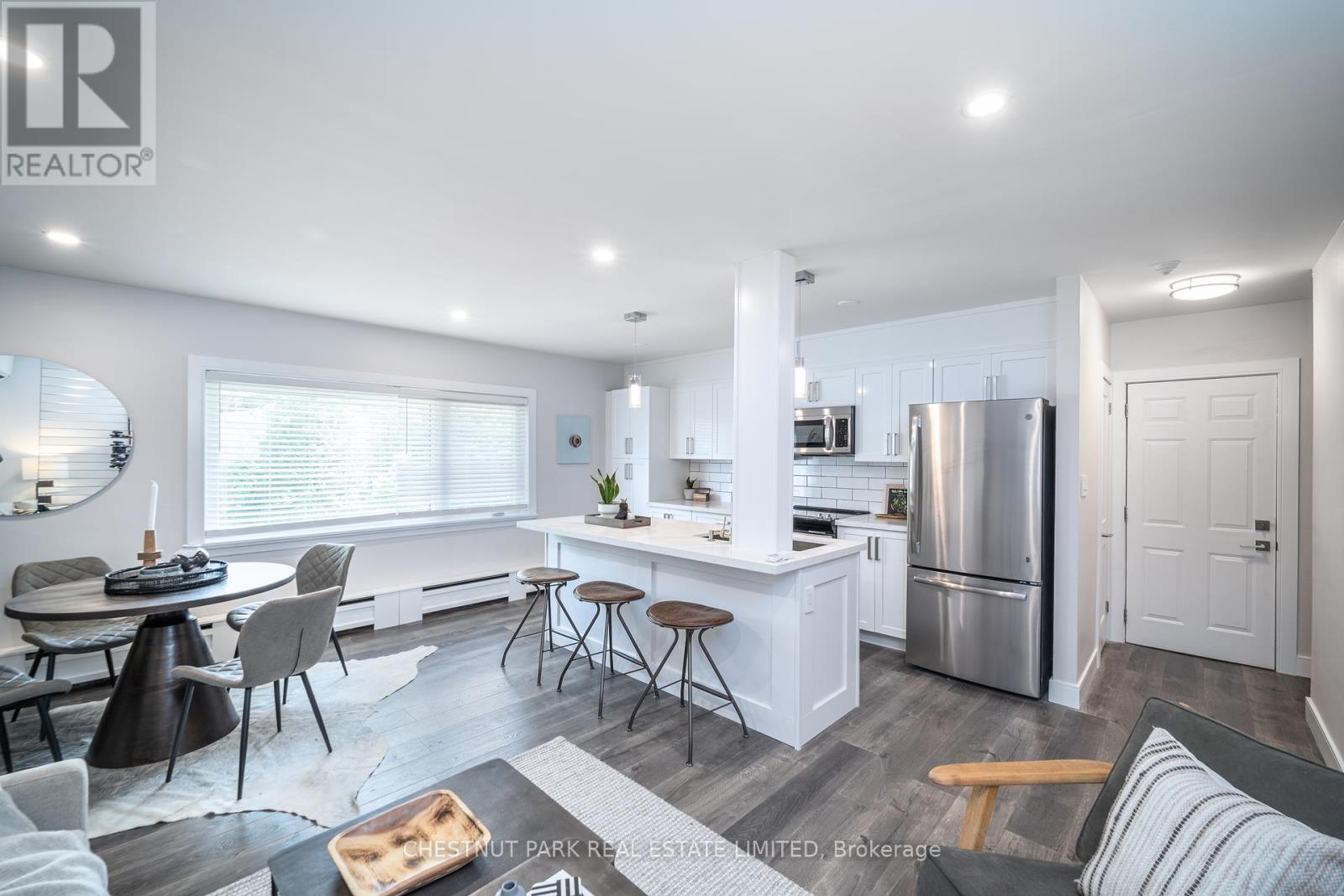 42 CAVELL AVENUE, Toronto, Ontario