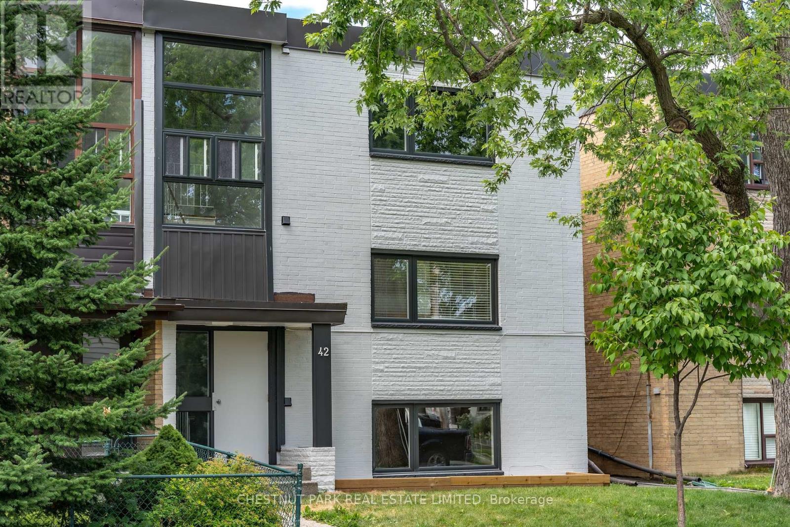 42 Cavell Avenue, Toronto, Ontario  M8V 1P2 - Photo 18 - W12148986