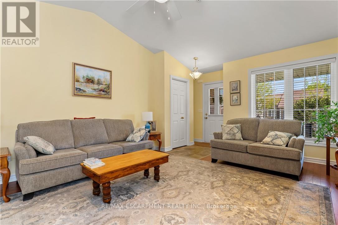 8 Mason Drive, Pelham, Ontario  L0S 1E4 - Photo 3 - X12148966