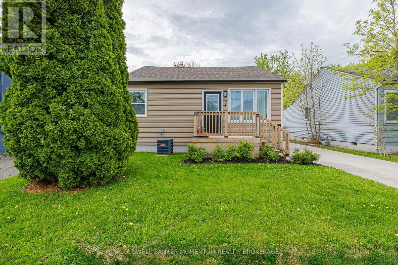 38 Bartlett Street, St. Catharines (Facer), Ontario  L2M 5L1 - Photo 3 - X12149027