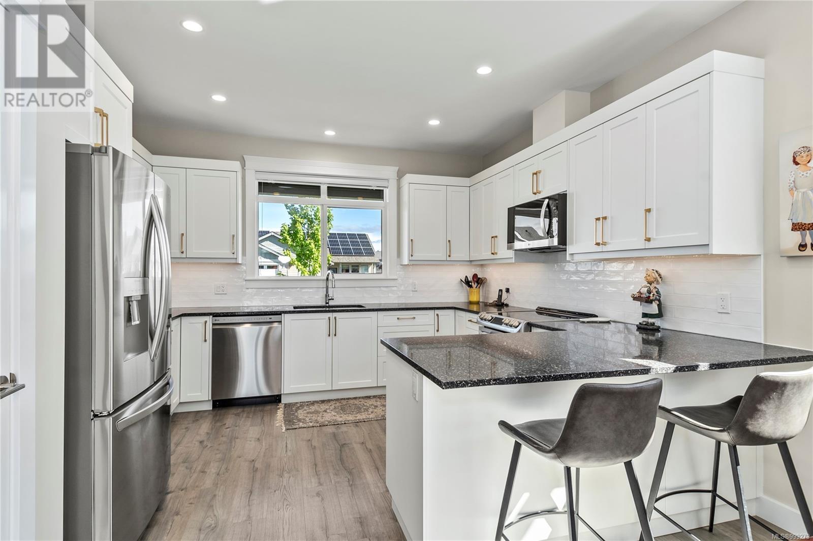 Property at 2125 Evergreen Rd image 2