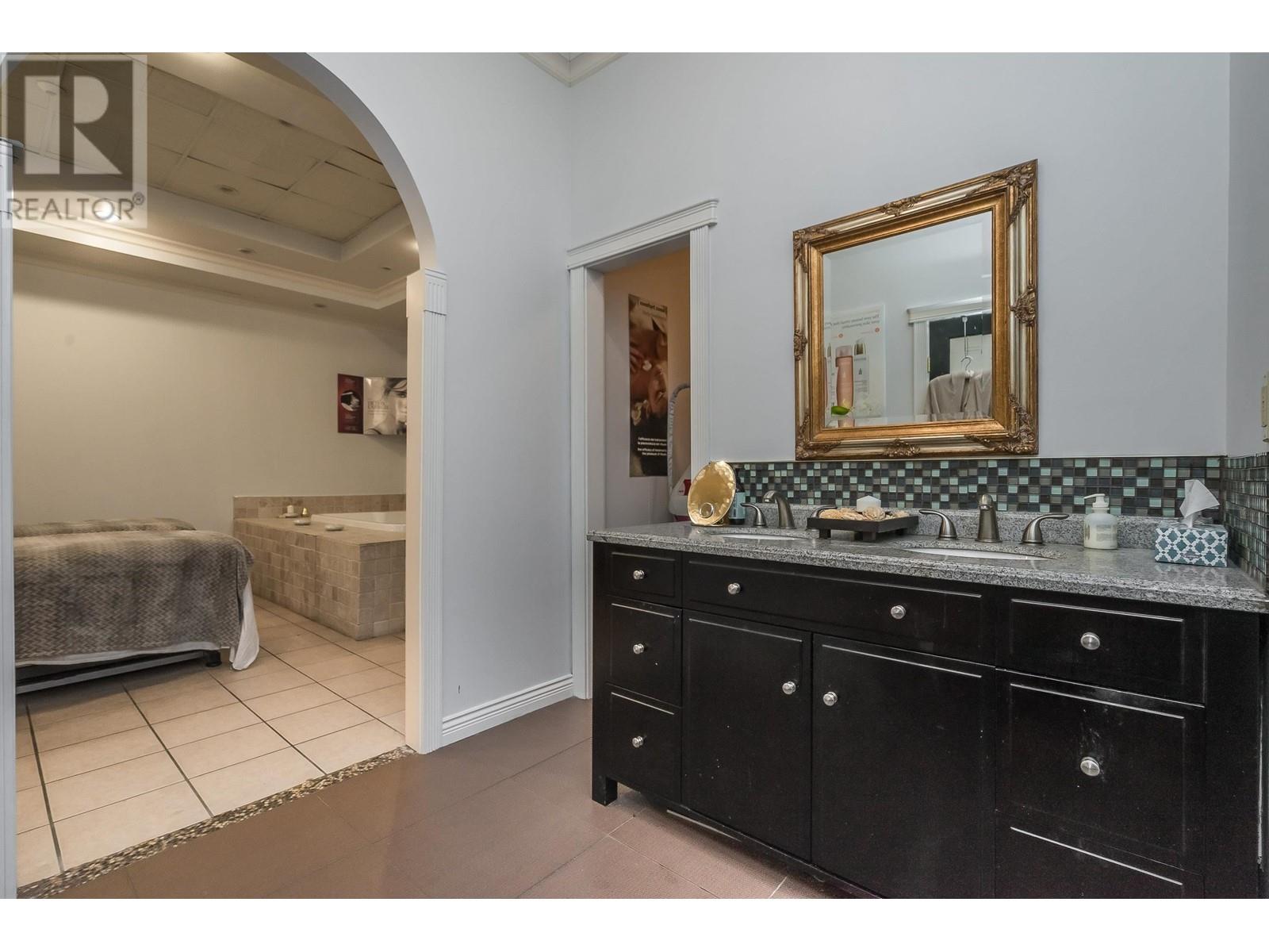 2764 Barnet Highway, Coquitlam, British Columbia  V3B 1B9 - Photo 18 - C8069202