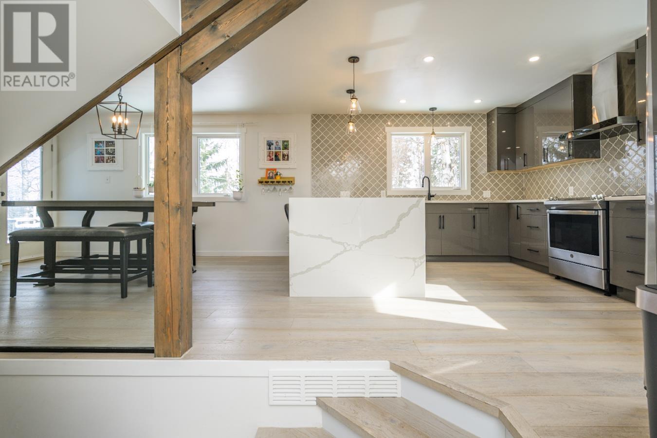 Property at 2502 LAURENTIAN PLACE image 3