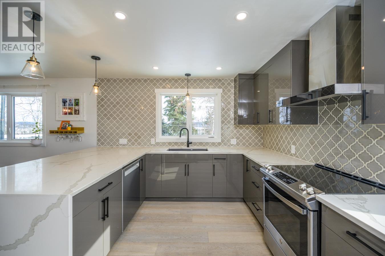 Property at 2502 LAURENTIAN PLACE image 5