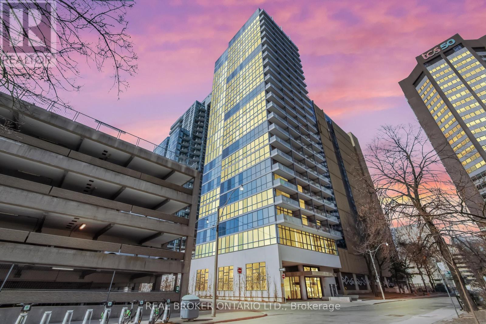 1407 - 210 Simcoe Street, Toronto, Ontario  M5T 1T4 - Photo 2 - C12149001