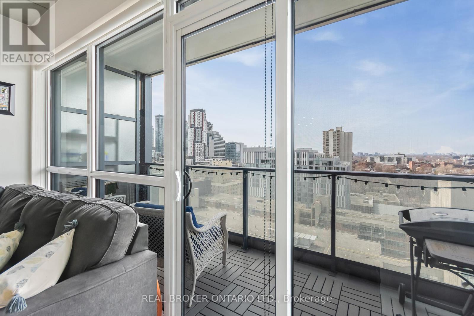 1407 - 210 Simcoe Street, Toronto, Ontario  M5T 1T4 - Photo 21 - C12149001