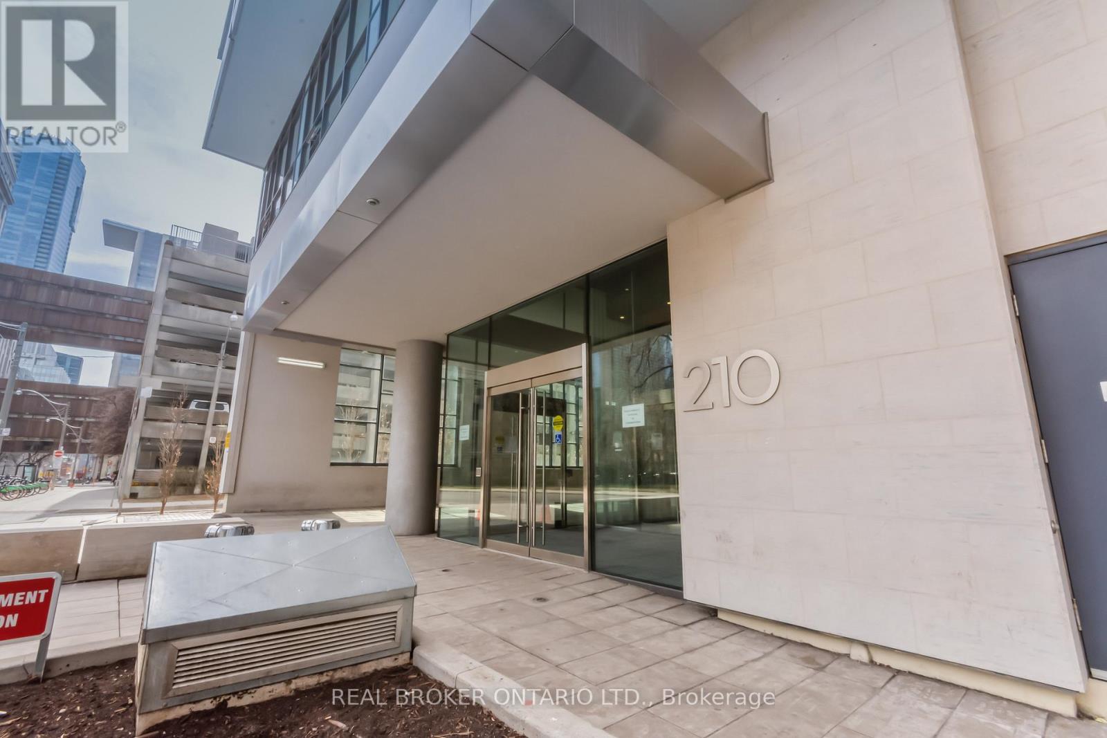 1407 - 210 Simcoe Street, Toronto, Ontario  M5T 1T4 - Photo 26 - C12149001