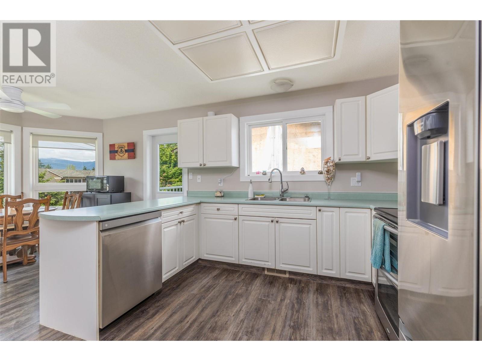 590 20 Street Se, Salmon Arm, British Columbia  V1E 2J8 - Photo 10 - 10347920
