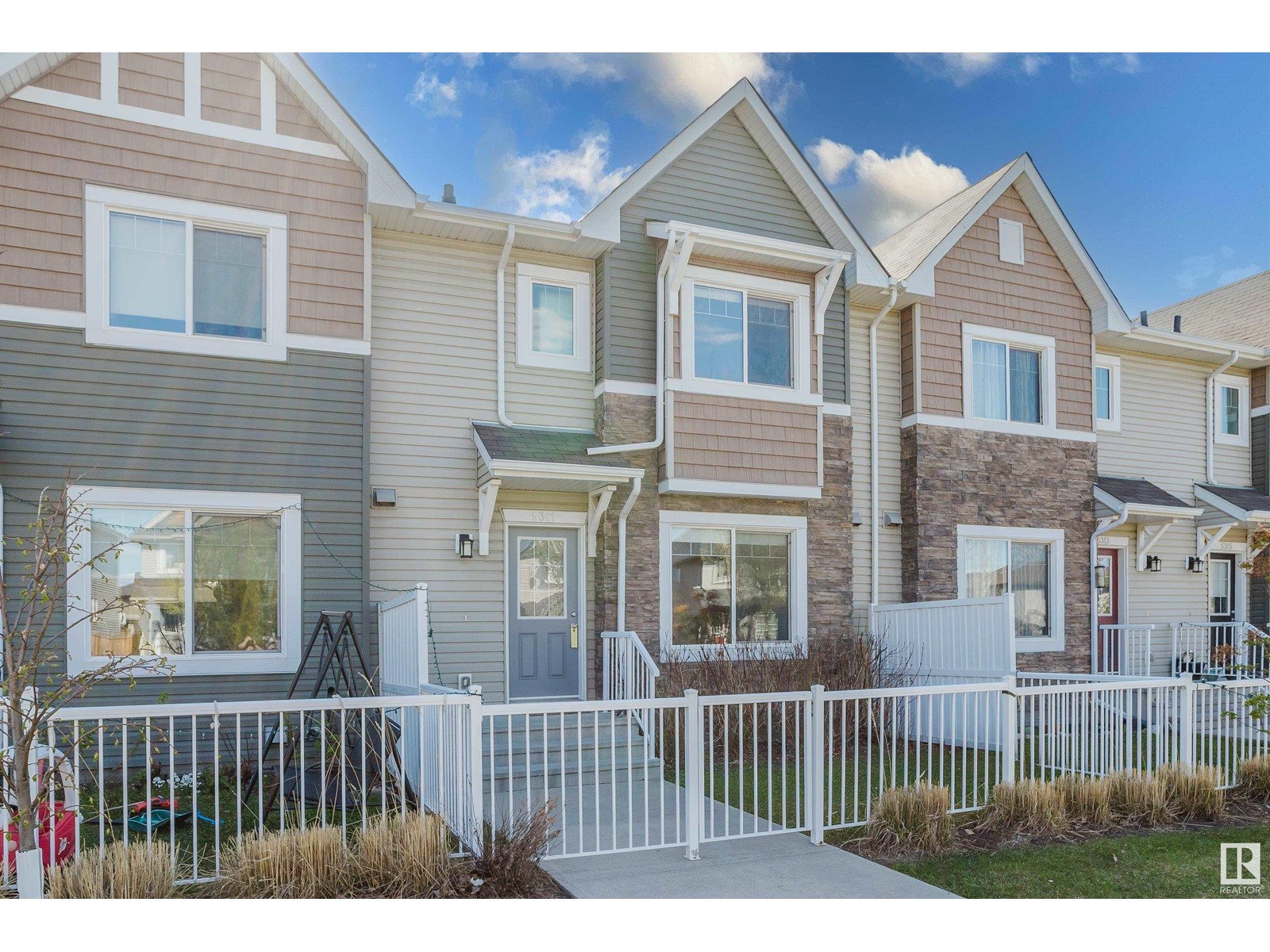 Property at 5311 3 AV SW image 1