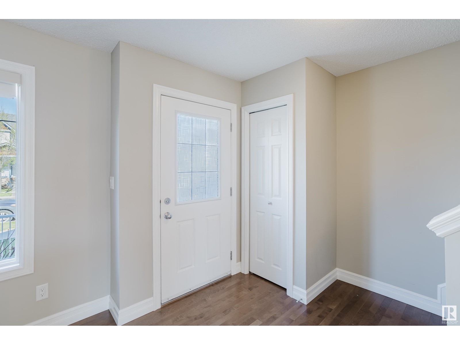 Property at 5311 3 AV SW image 2
