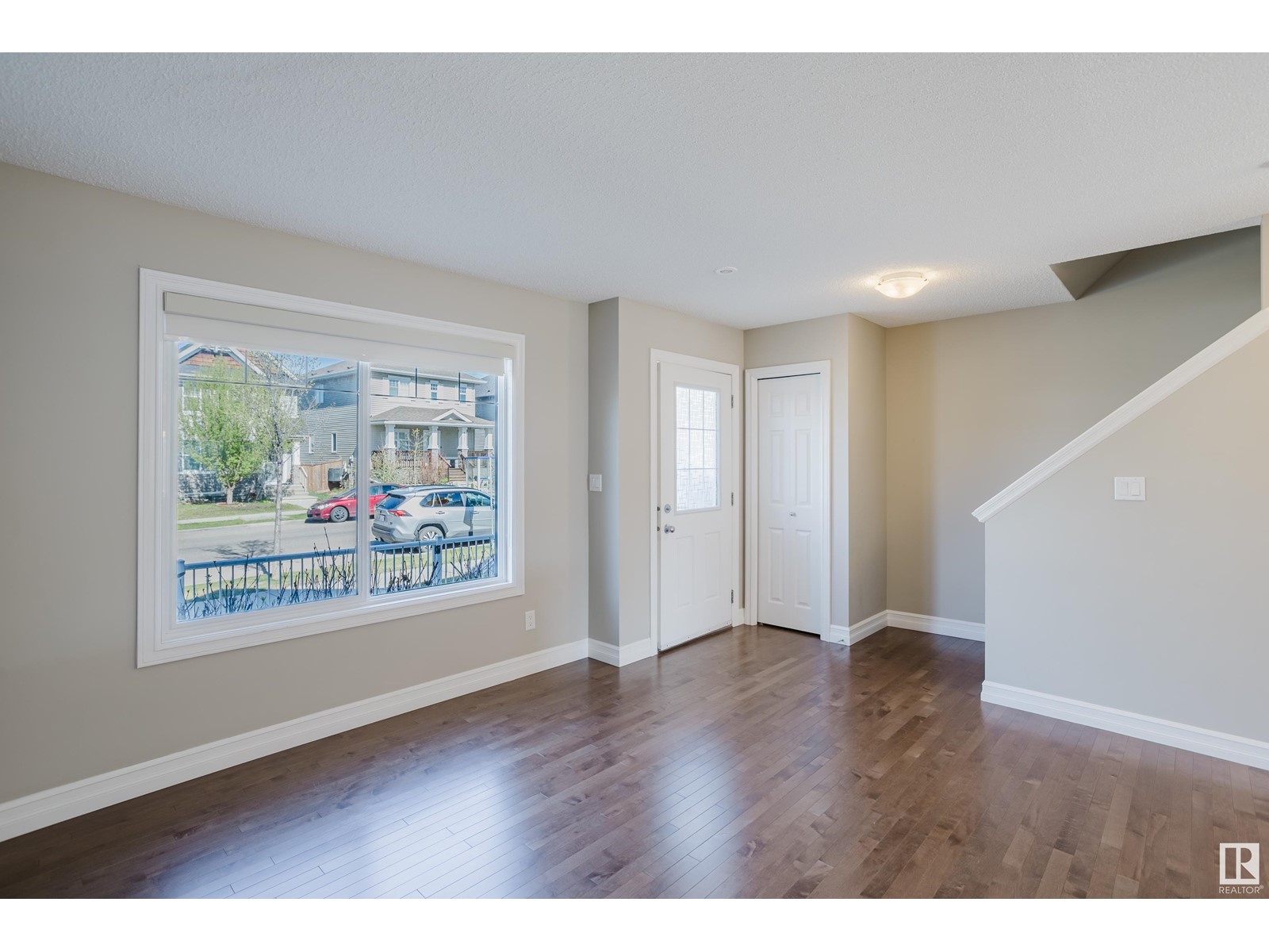 Property at 5311 3 AV SW image 3