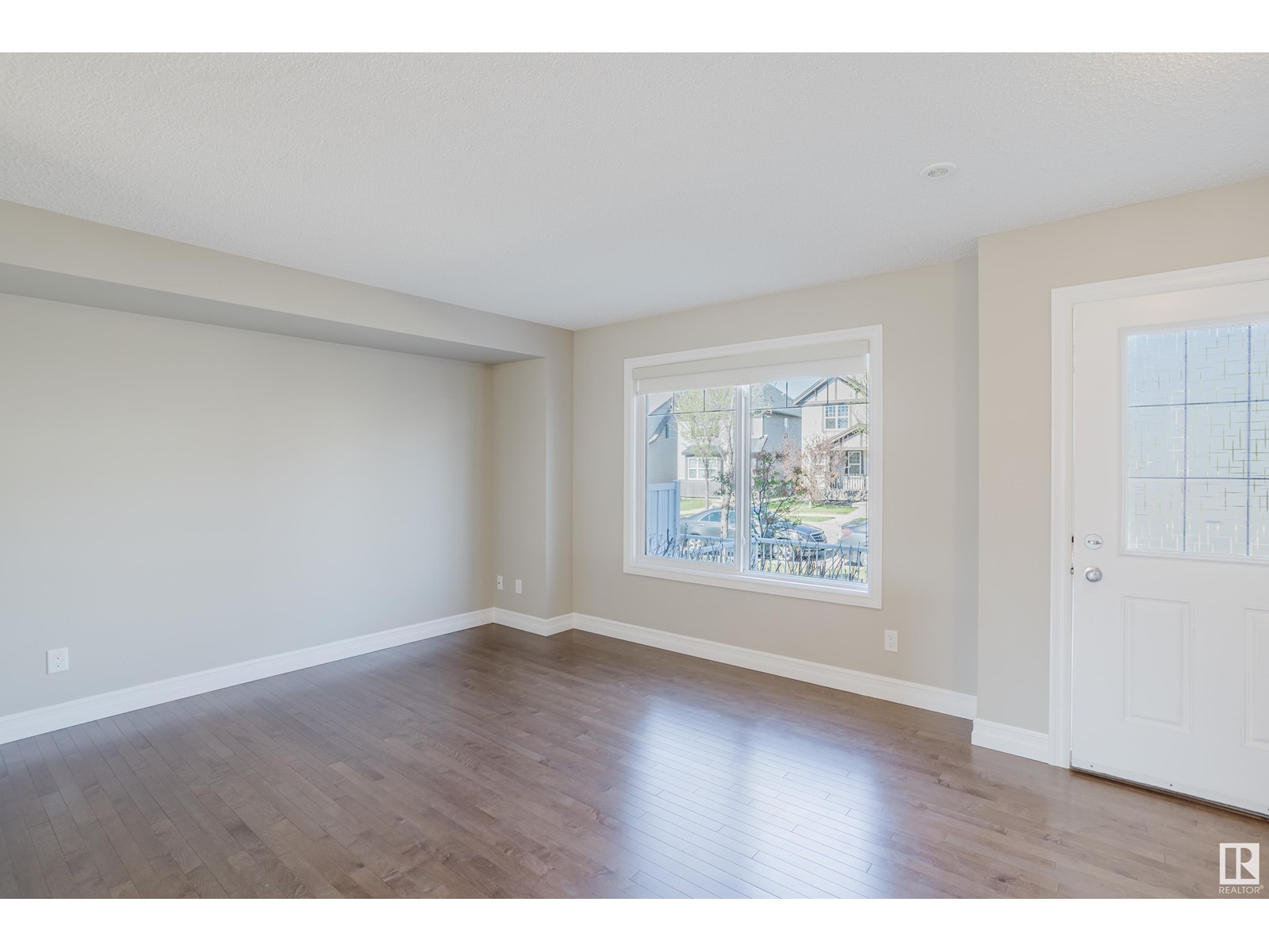 Property at 5311 3 AV SW image 4