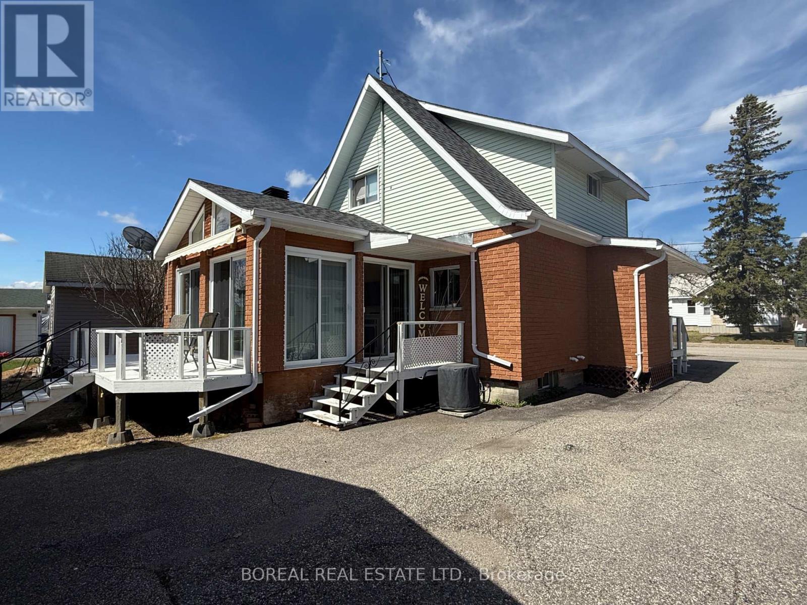 27 Sixth Street, Smooth Rock Falls, Ontario  P0L 2B0 - Photo 5 - T12149042