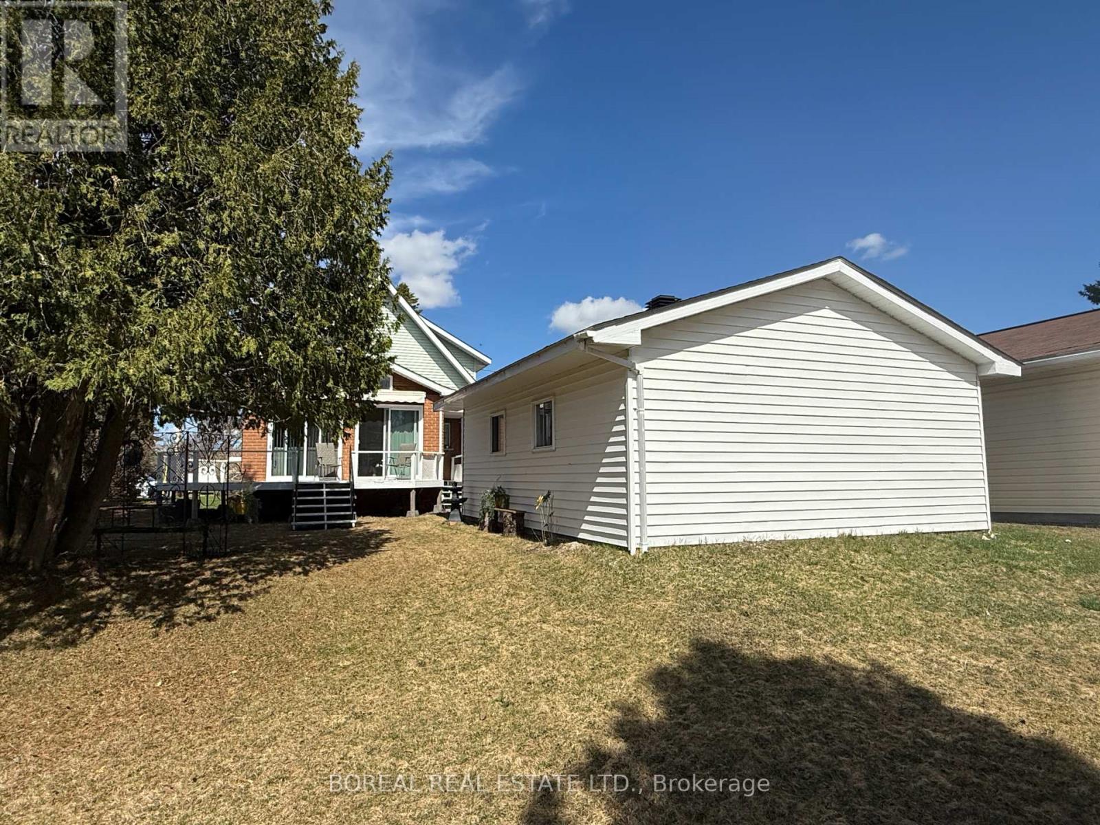 27 Sixth Street, Smooth Rock Falls, Ontario  P0L 2B0 - Photo 6 - T12149042